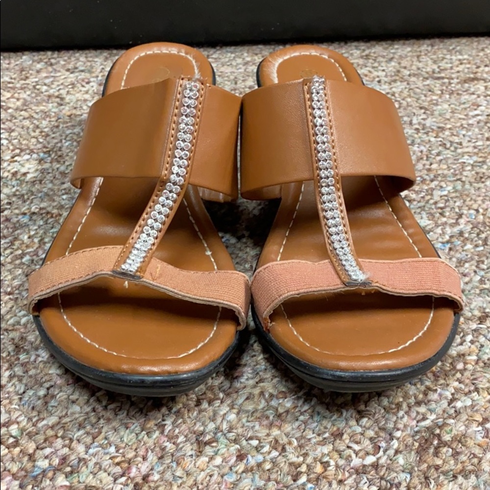 Epicsteps-Cute rhinestone brown flats. Size 9